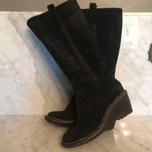 Warm winters boots with a wedge